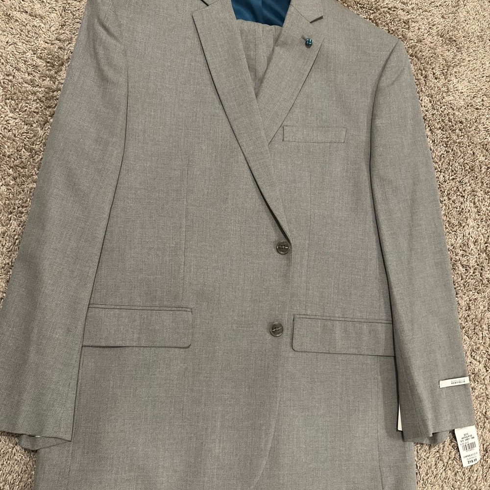 Men's Gray suit. Perry Ellis Portfolio Grey Suit. Brand New!! With tags!! - Picture 2 of 7